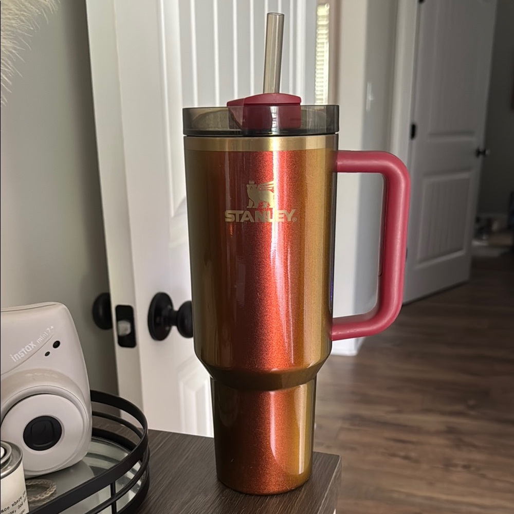LIMITED EDITION Lainey Wilson Stanley. Gradient Tumbler with Handle